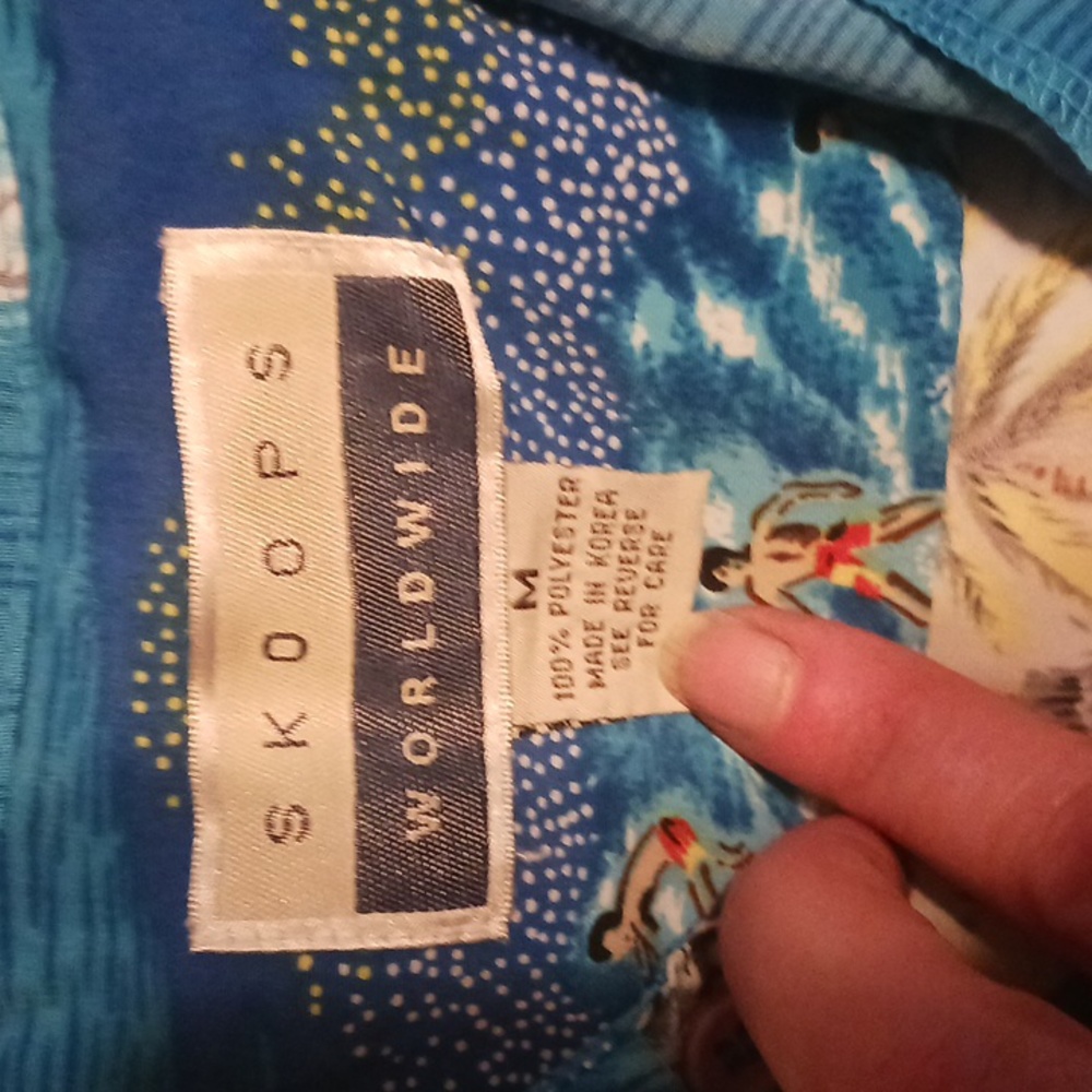 Like new Hawaiian shirt - Picture 2 of 3
